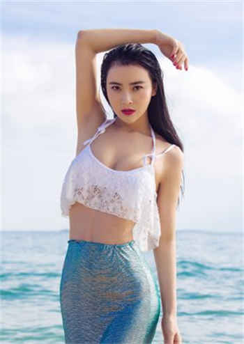 女披萨外卖员浴巾硬了