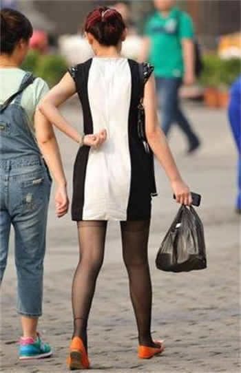 学校脱鞋扒鞋