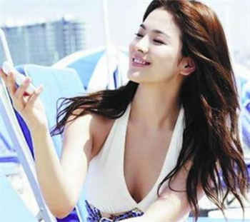 两个女的怎么打扑克