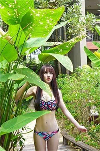 秦钟和贾宝玉抱着王熙凤