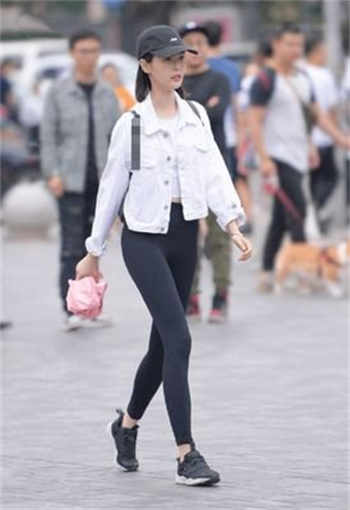 韩婧格和条子打扑克视频