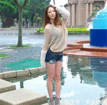 在女厕所放碗接尿喝