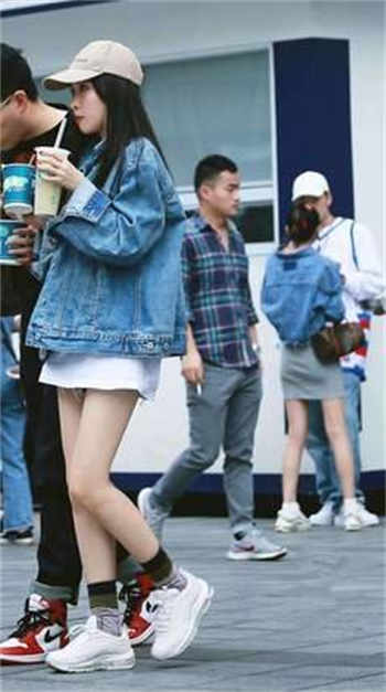 抖音某主播浴袍脱落