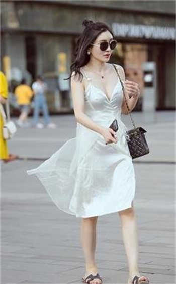 未婚妻的浓情婚纱照