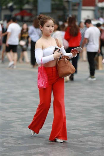 高洁还是屈服于吕新