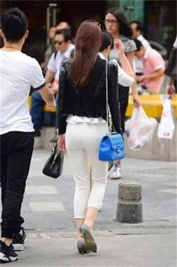 动漫美少女打扑克