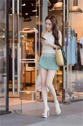 一菲用身体帮助展博