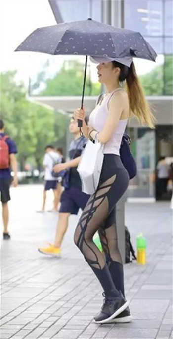 父亲欠债拿女儿抵债