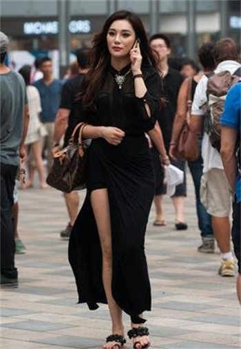抖音用户小脚丫抬腿视频