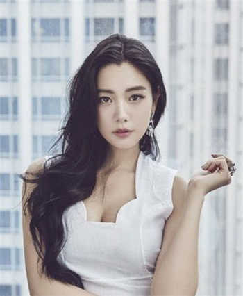 男女不盖被子考妣图片