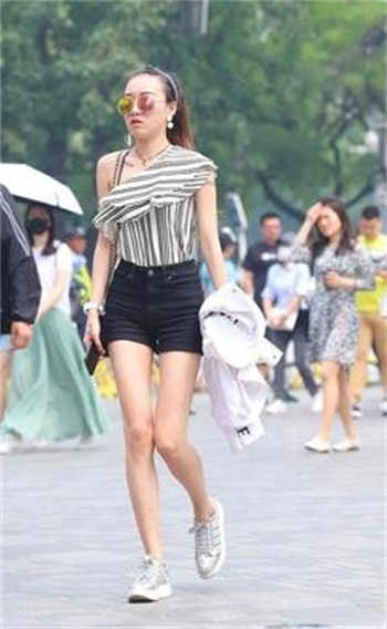 女友送请帖前男友试车