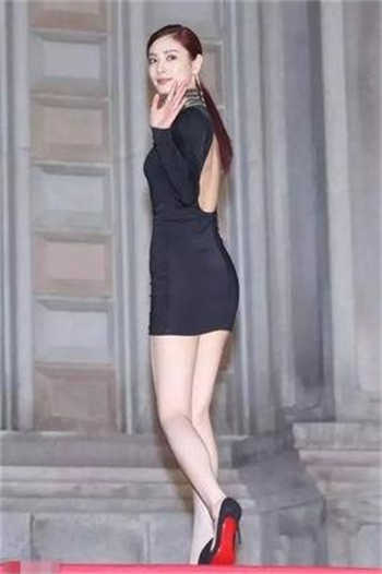 两个美女床头热吻视频