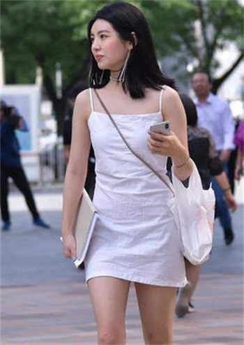 脱身服全去掉短裤打扑克