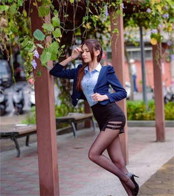 课外辅导的女学生木鱼