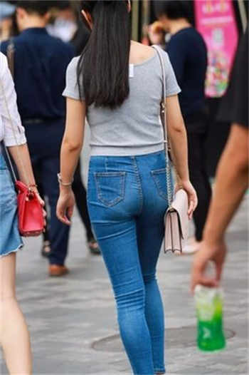 戚小怜多大