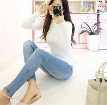 我和实习女老师打扑克