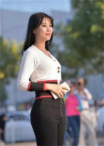 女校游泳课都光着照片