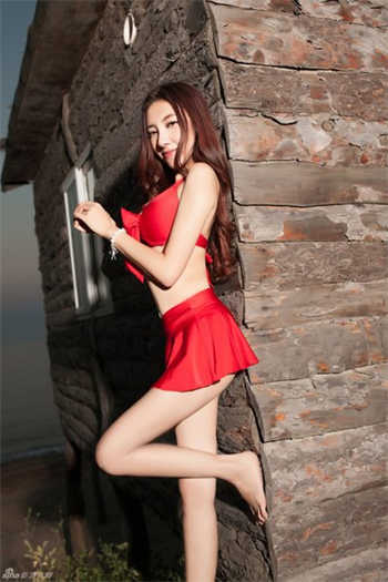 头等舱的特别服务如如影视