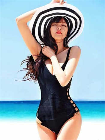 swag女主角玫瑰花纹身
