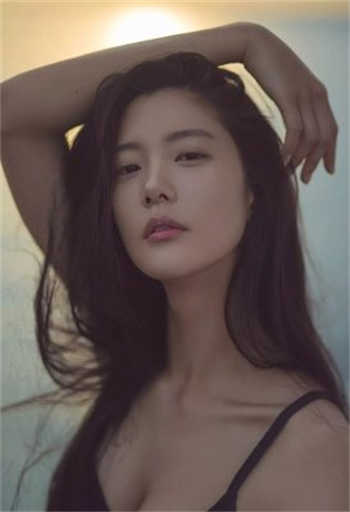 女老师和学生打扑克